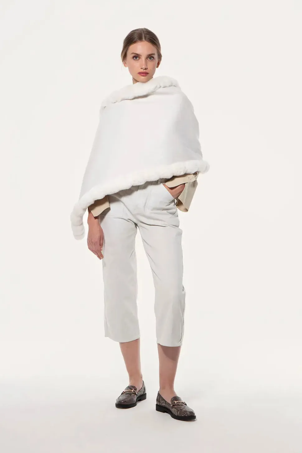 Cashmere stole with chinchilla trim