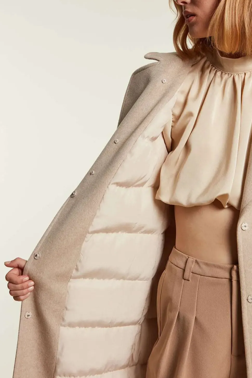 Coat with chinchilla fur collar