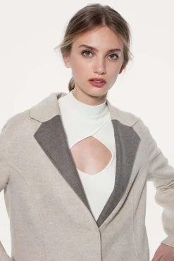 Coat with fur collar