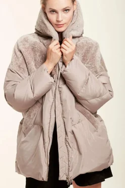 Hood puffer jacket with sheepskin