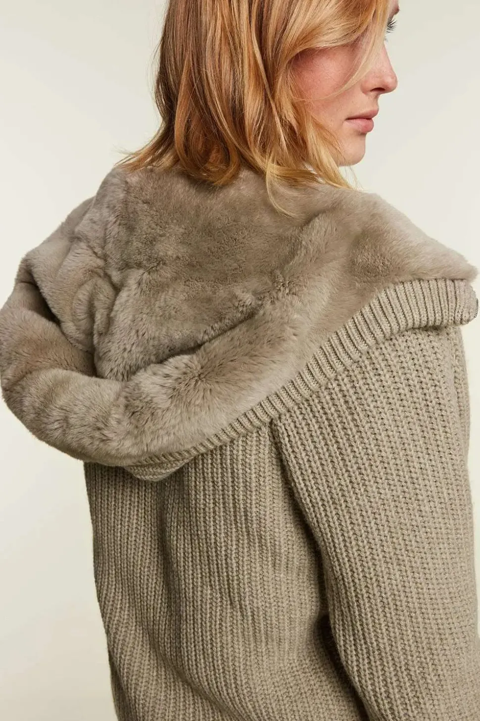 Knitted bomber jacket with fur