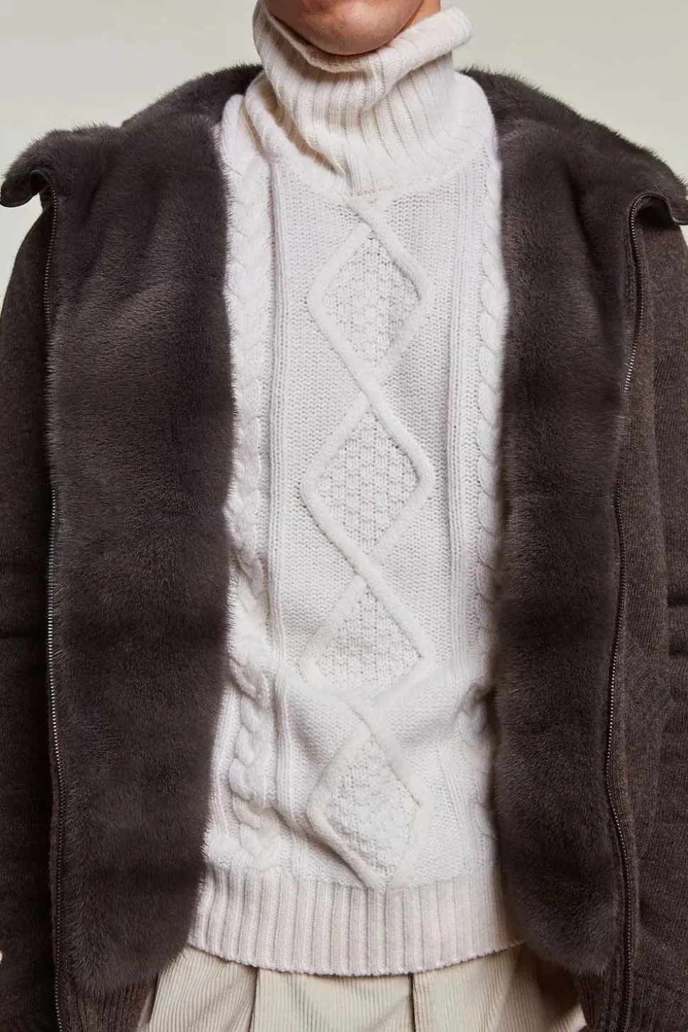 Knitted cashmere with fur