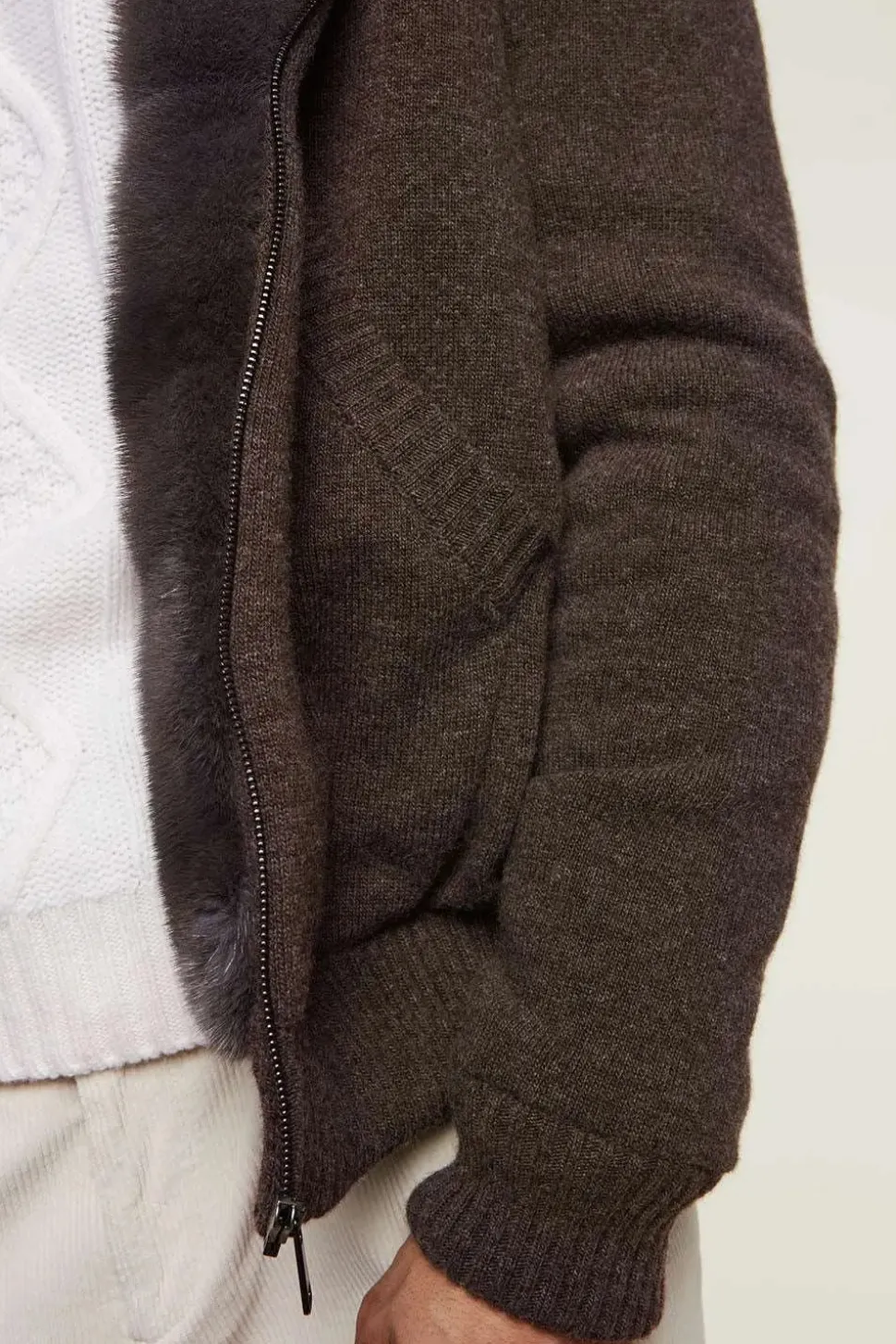 Knitted cashmere with fur