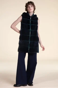 Knitted vest with fur