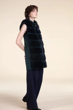 Knitted vest with fur