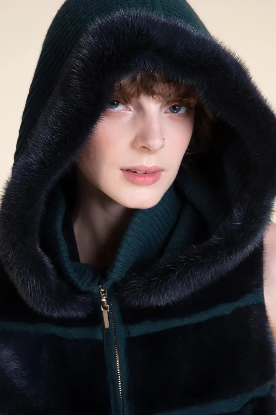 Knitted vest with fur
