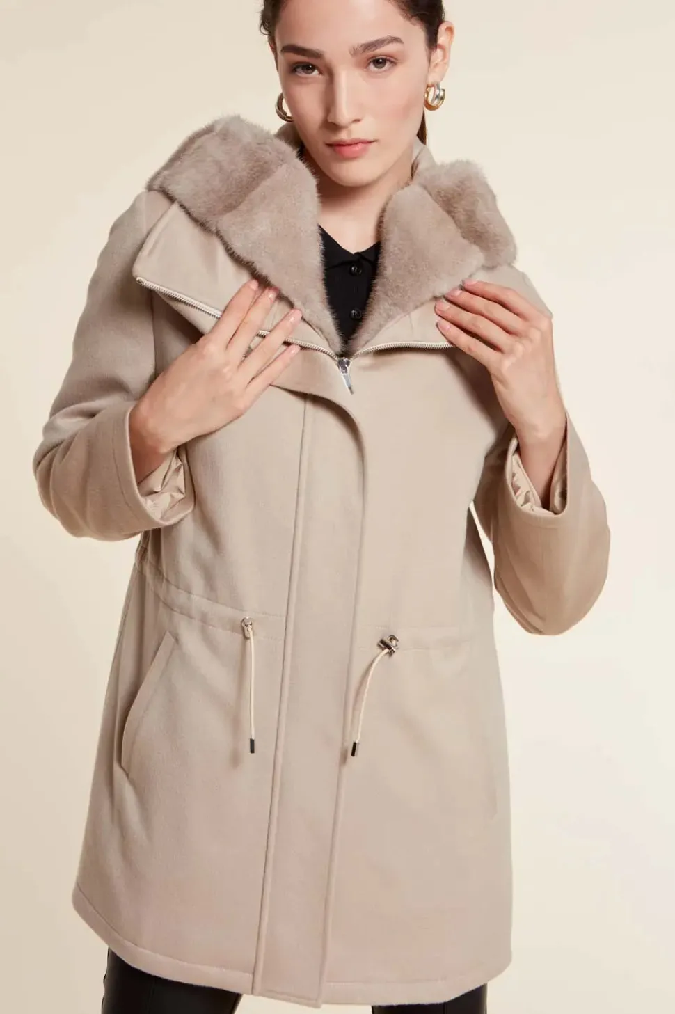 Parka coat with fur hood