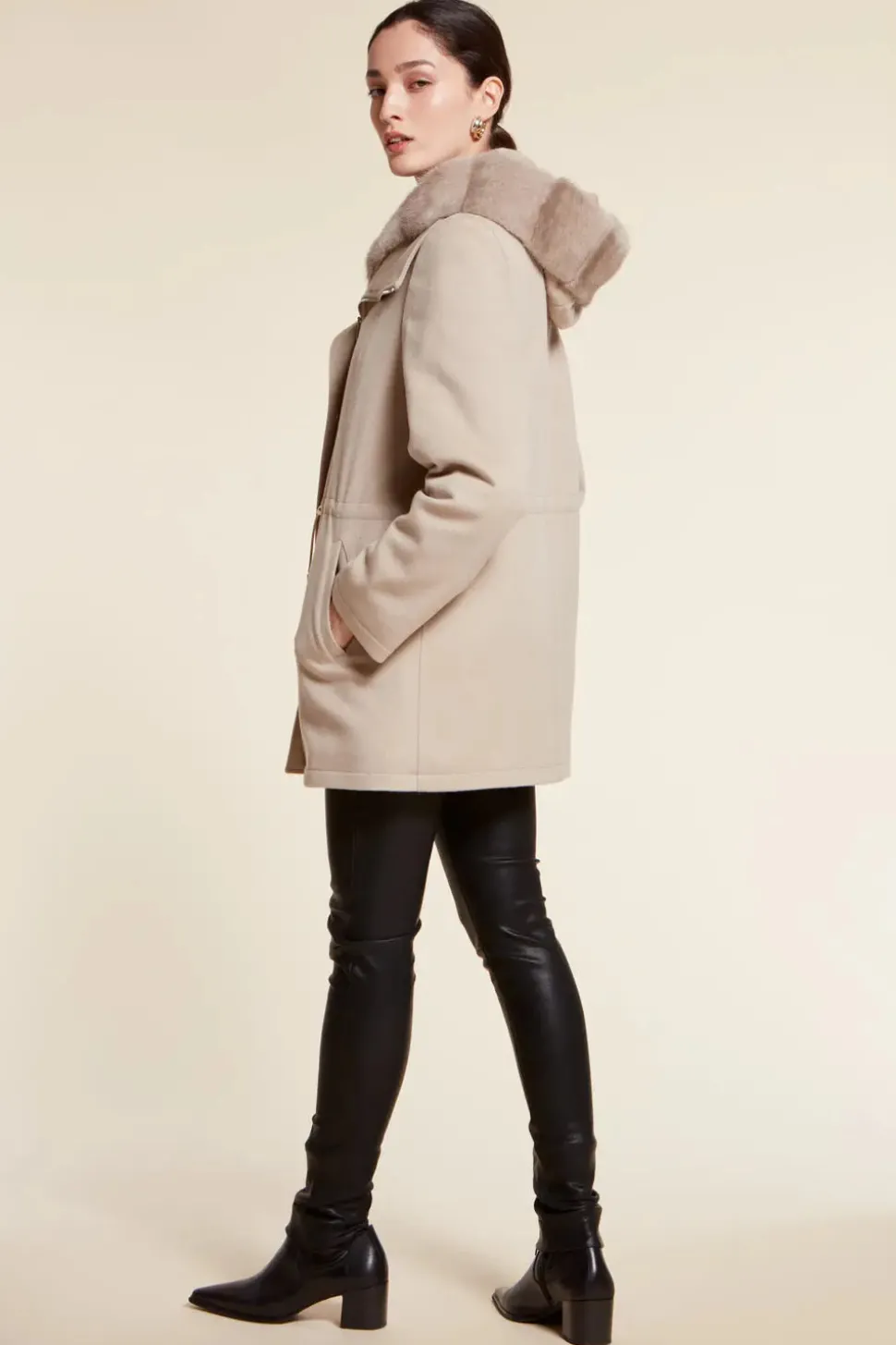 Parka coat with fur hood