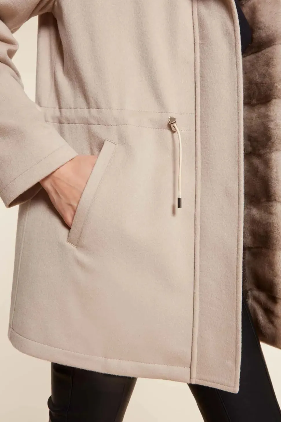 Parka coat with fur hood