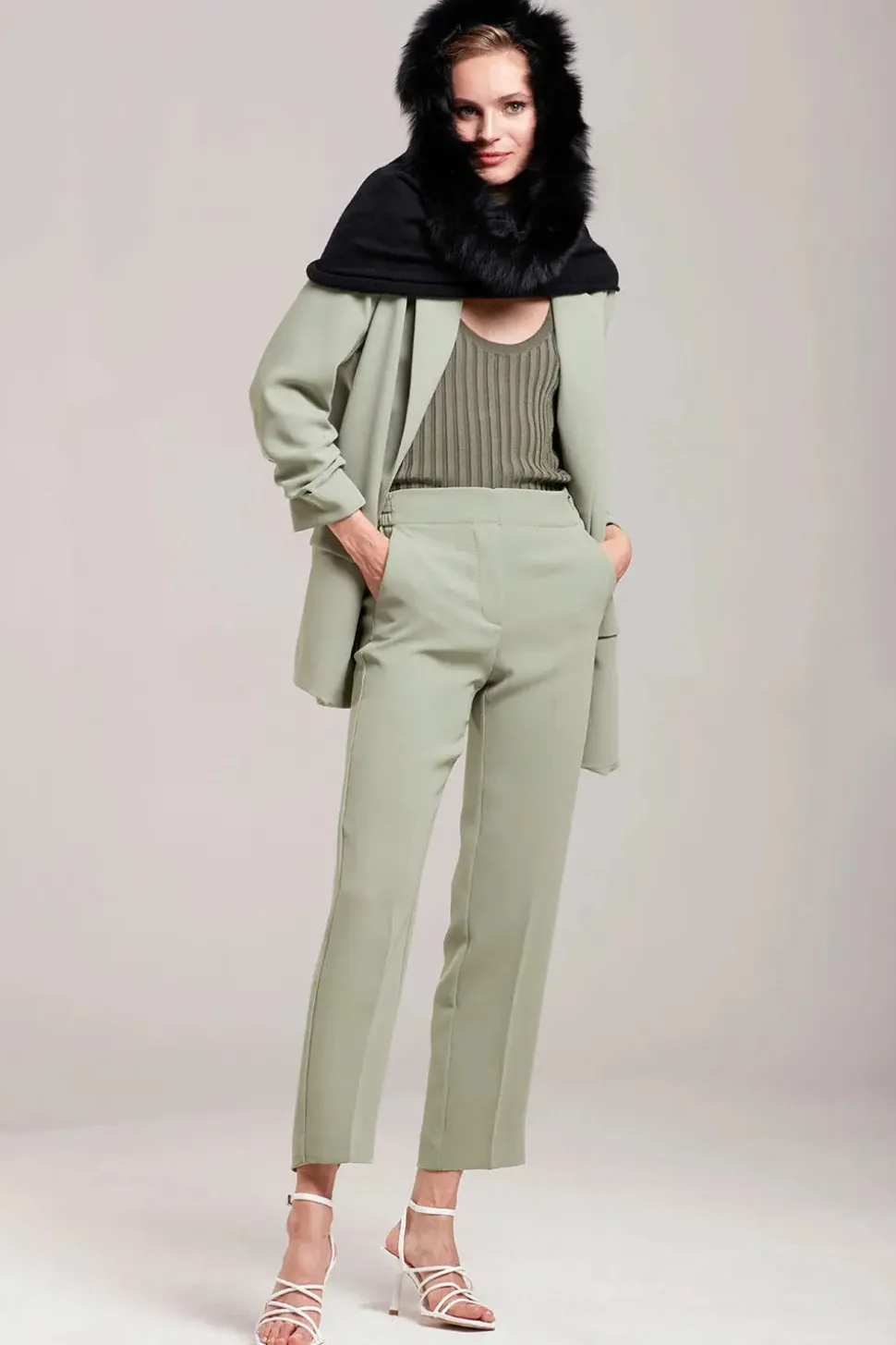 Shawl hood with fur