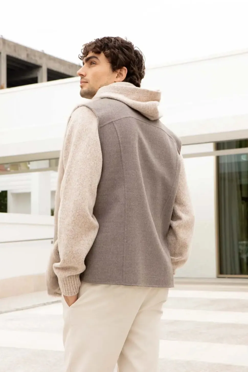 Sleeveless fur jacket men