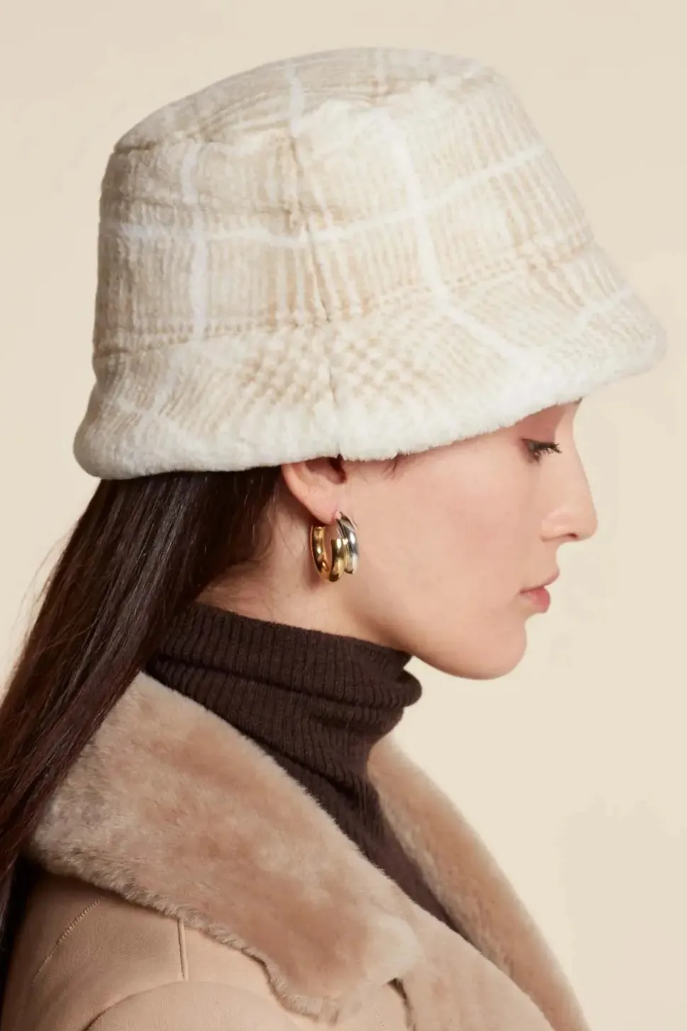 White mink hat